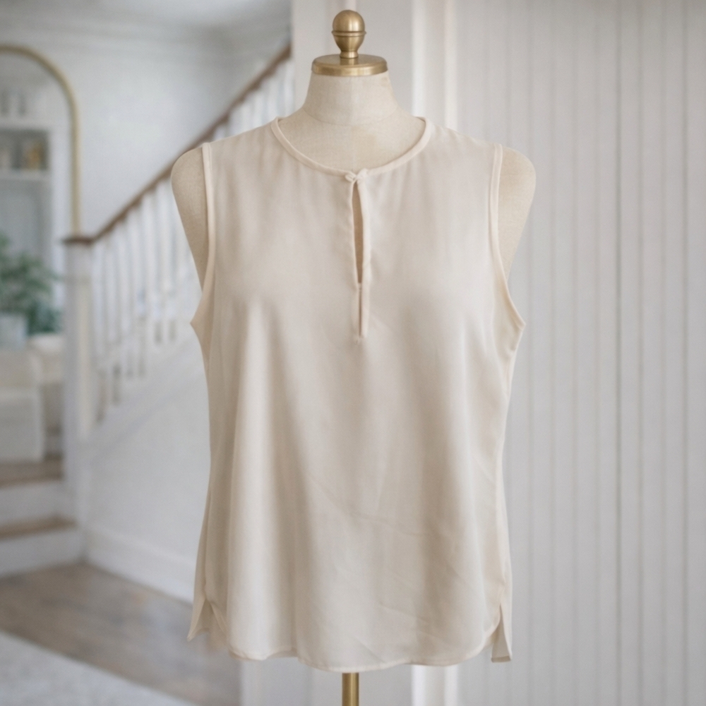 𝅺aritzia Babaton Key Slit Cream Sleeveless Blouse